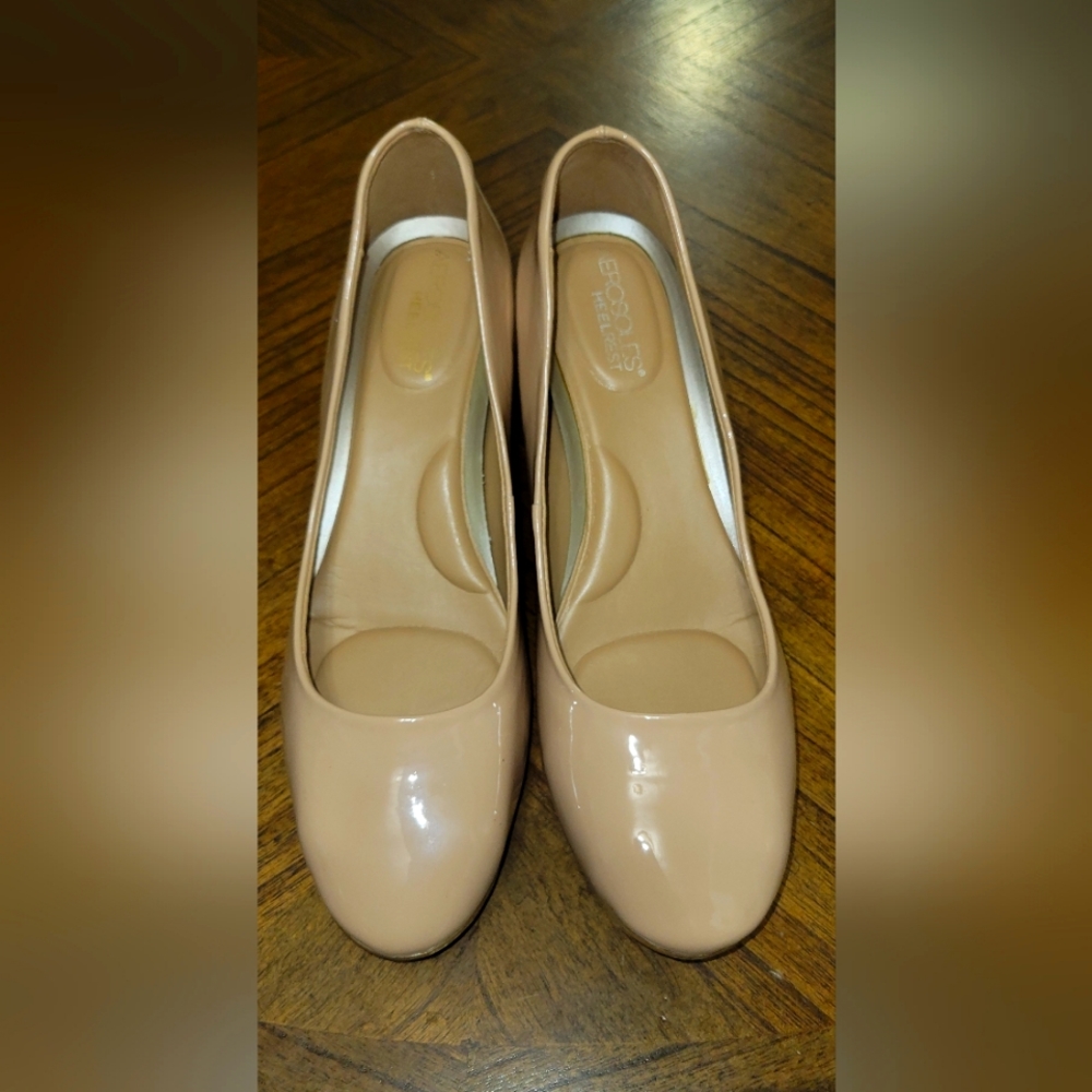 AEROSOLES heel rest eye candy size 9M, nude